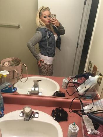 , 20  female escort, Victoria