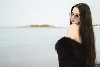 , 20  female escort, Victoria
