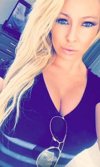 , 21  female escort, Victoria