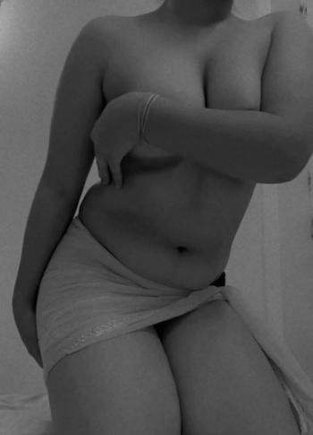 Naina, 22 Asian female escort, Victoria